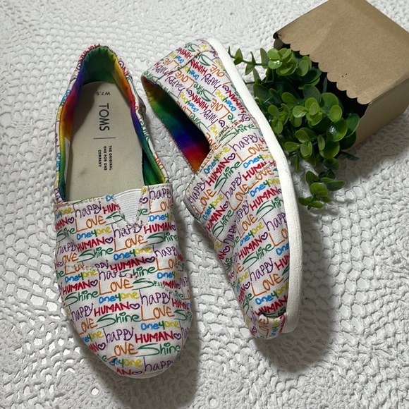 Toms 7.5 US positive message shoes LOVE 💗 HAPPY - Picture 1 of 10